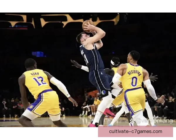 NBA焦点战再掀高潮巨星对决引爆全场期待季后赛前景引热议升温