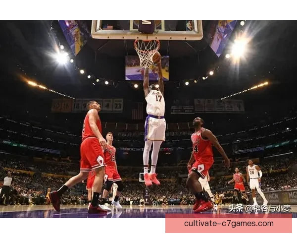 湖人队签下新援加强阵容 防守悍将加盟助力季后赛冲击