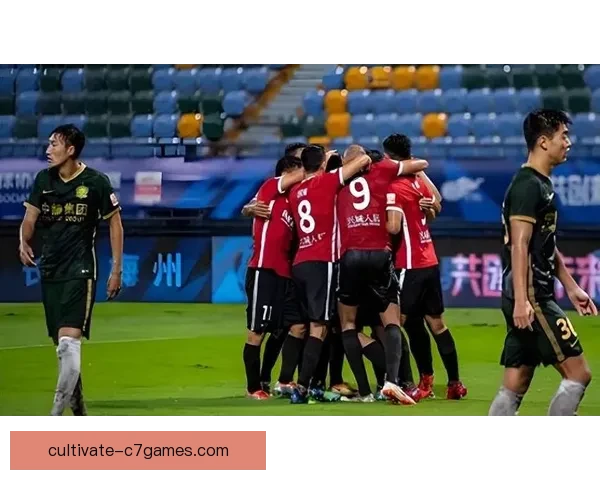 中国足球联赛迎来全新赛季 强强对决引爆球迷热情激情四射